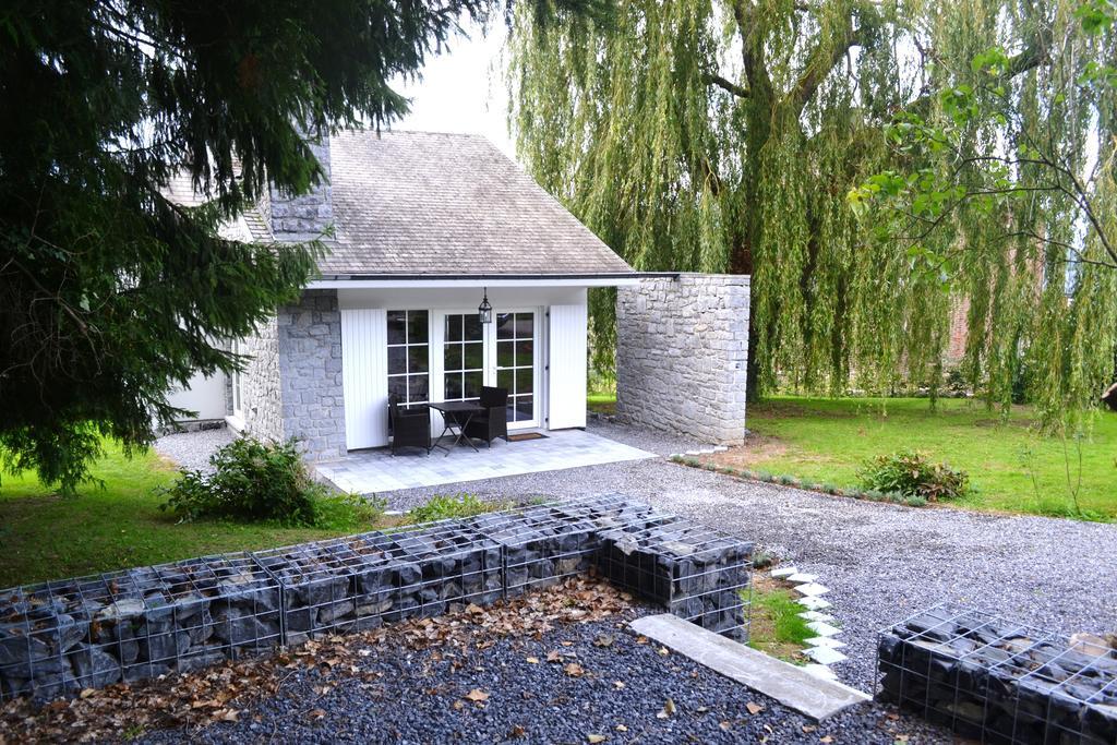 Sous Le Saule Holiday